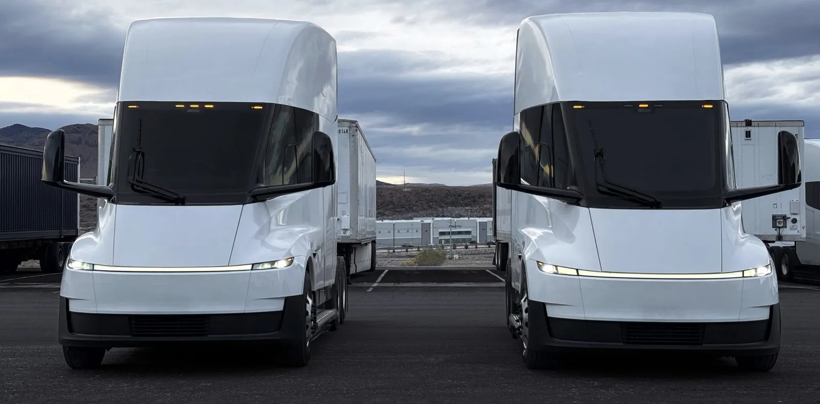 Tesla Semi ma trafić do Einride do końca 2027 roku. 500 ciężarówek w 16 miesięcy brzmi ambitnie