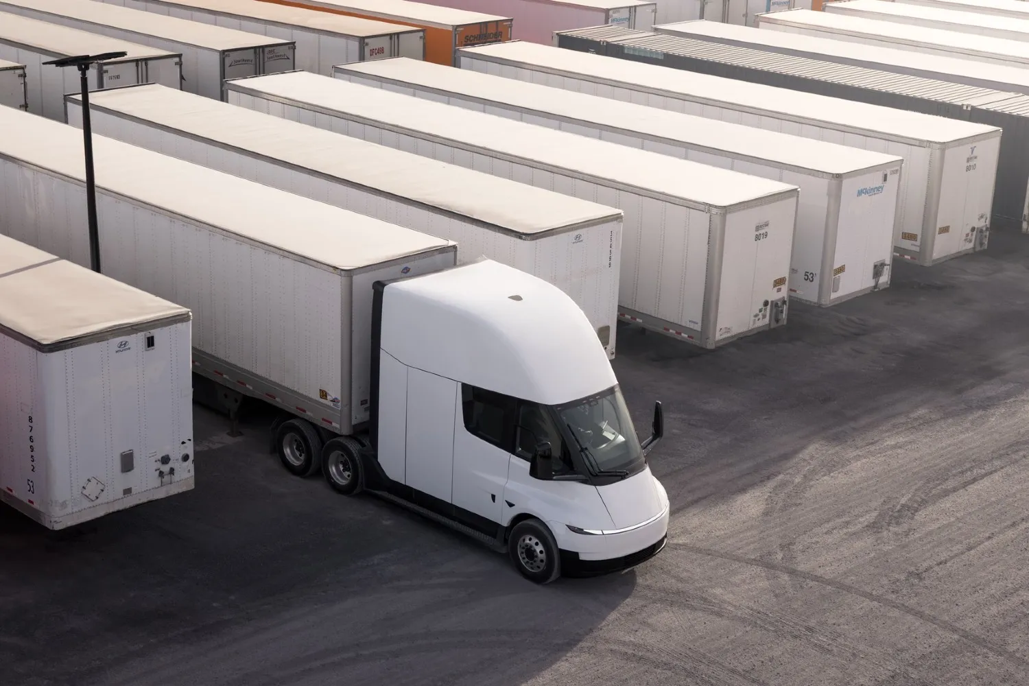 Il camion Tesla Semi si dirige verso l’IAA mentre prende forma il suo lancio in Europa.