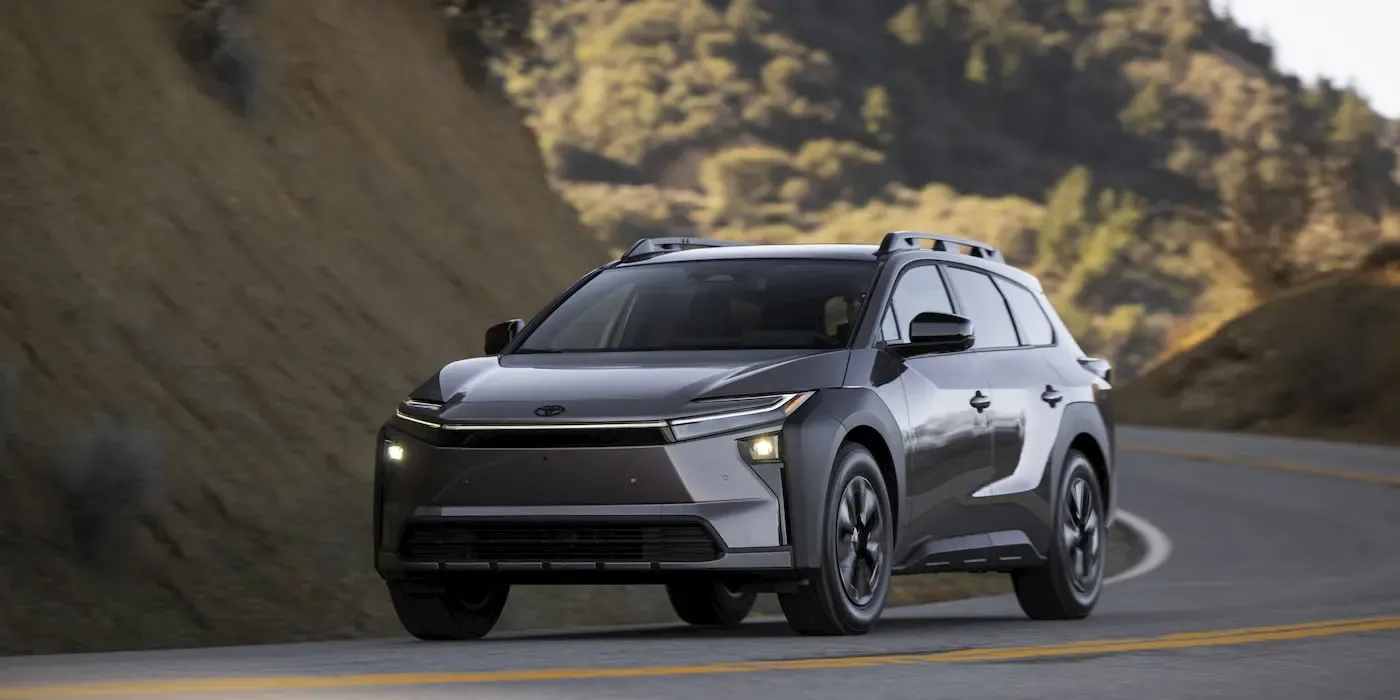Електромобіль Toyota bZ Woodland 2027 року коштує від 45 000 доларів та також має систему повного приводу.