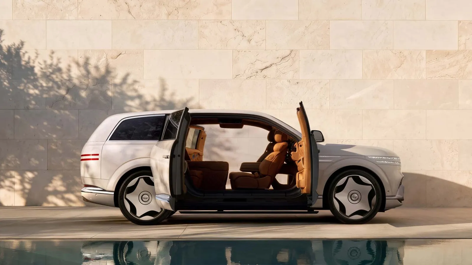 Il Genesis GV90 è arrivato e assomiglia a una lounge di lusso su ruote.