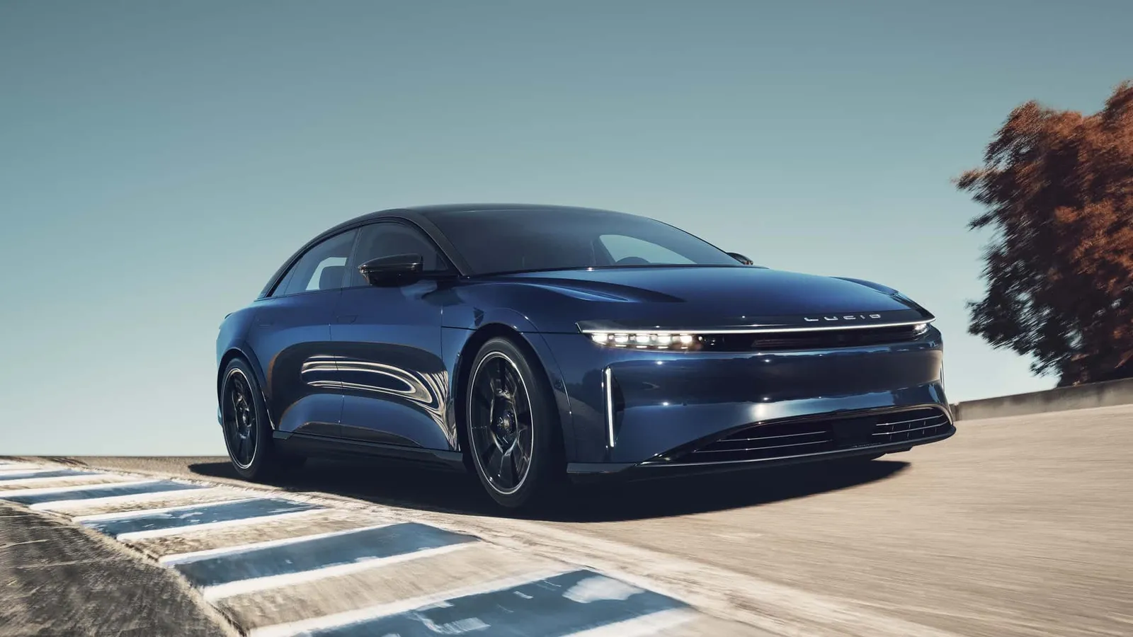 Il Lucid Air Sapphire supera le vere supercar a motore centrale nei tempi da 0 a 200-0 miglia orarie.