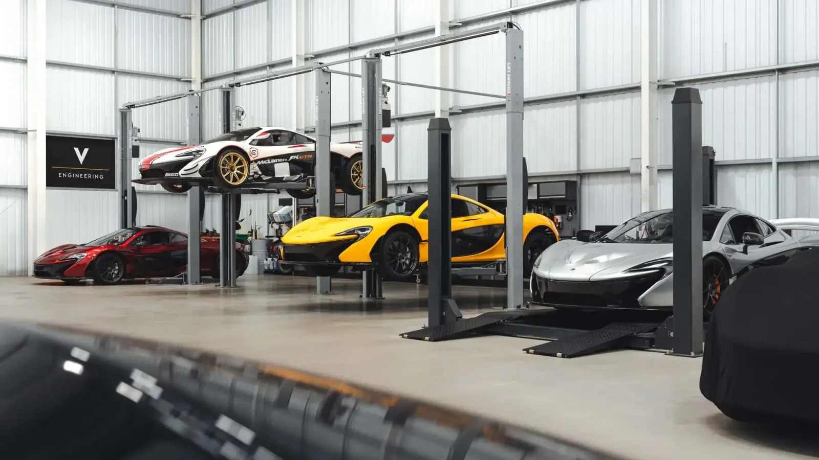 Atualização da bateria pela V Engineering para o McLaren P1