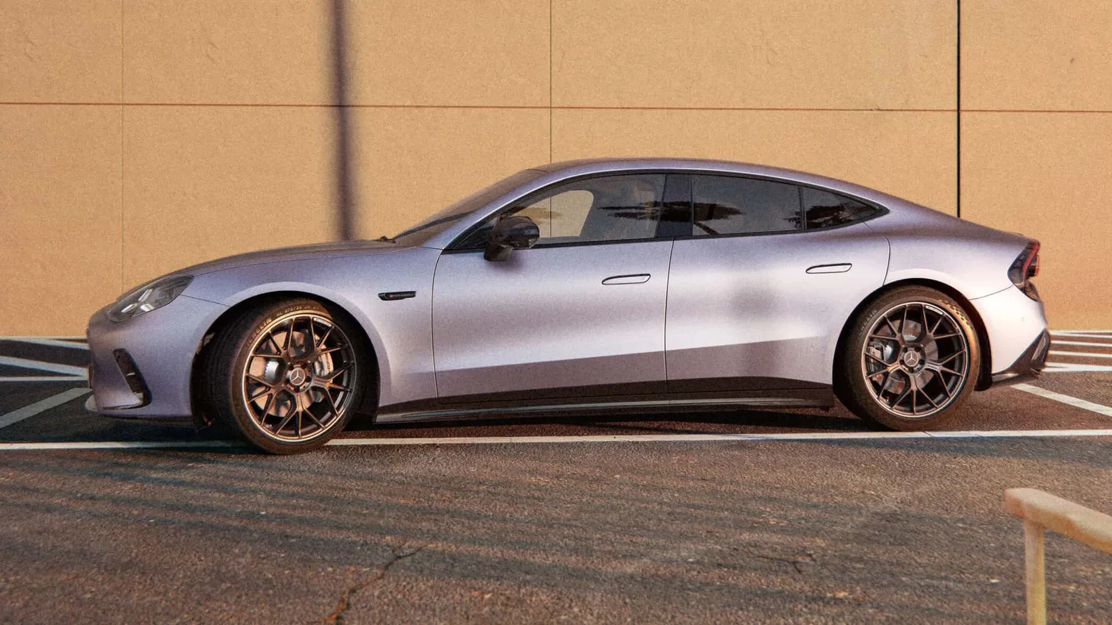 O Mercedes-AMG GT 53 EV troca a potência por um alcance de mais de 500 milhas.