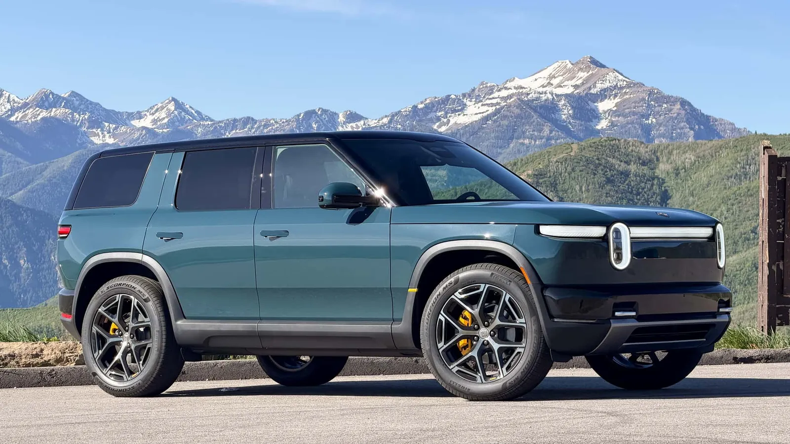 Rivian R2 позволит вам кататься с дрифтом, как Крис Харрис, пока шины не лопнут.