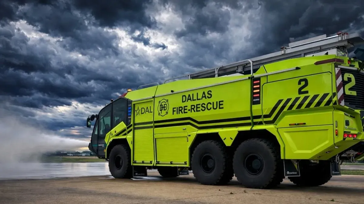 camion de lutte contre l’incendie électrique pour aéronefs