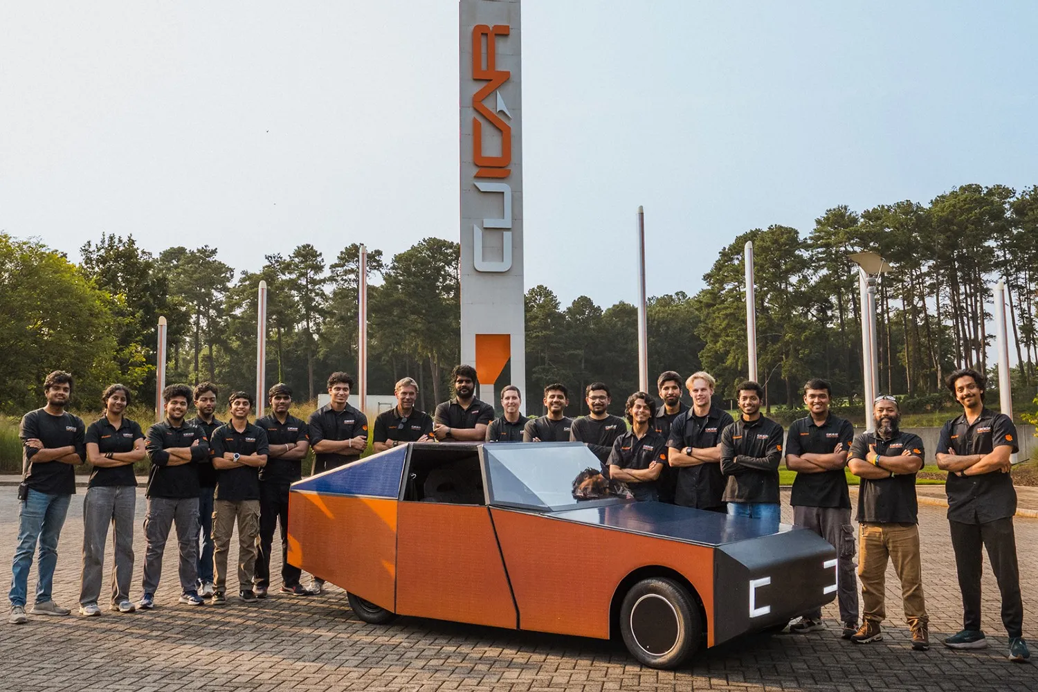 Estudantes americanos desenvolvem carro solar “energeticamente positivo”