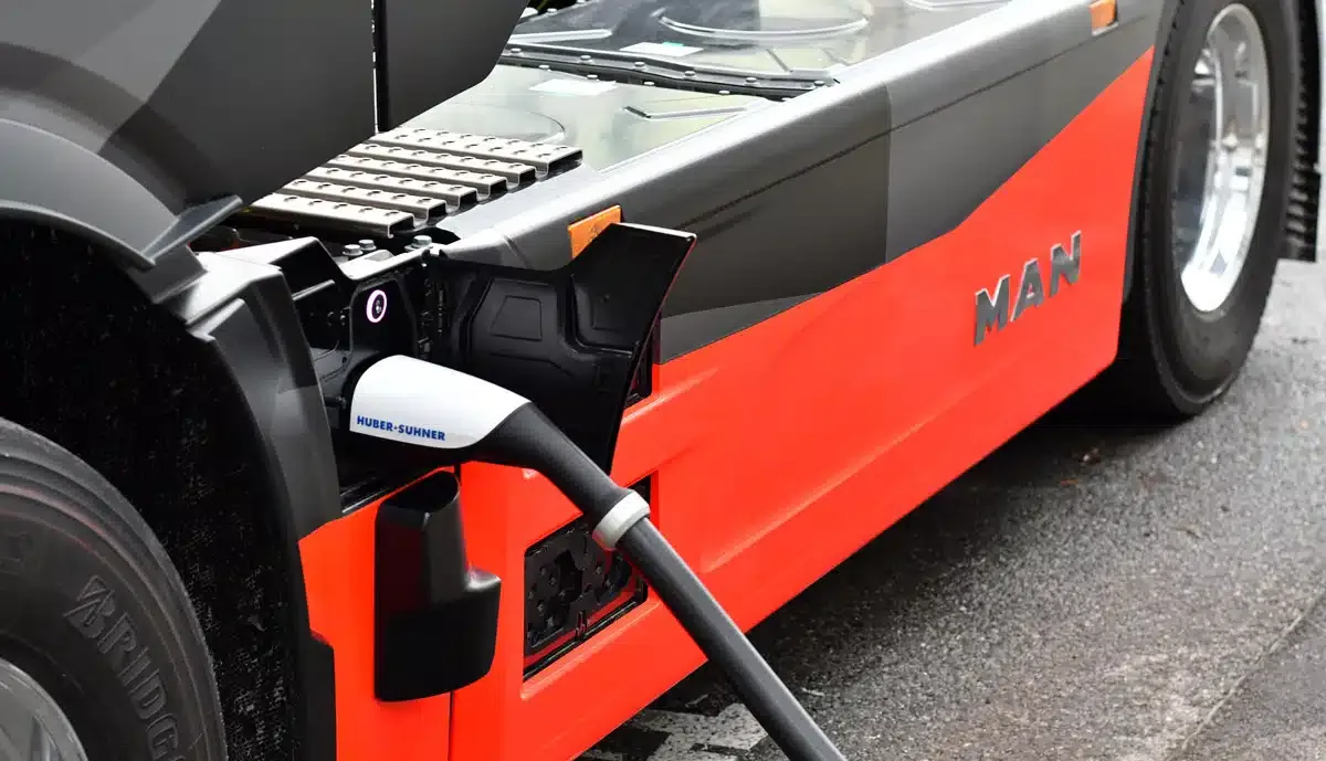 La VDA avverte di una carenza nell’infrastruttura di ricarica per i camion elettrici