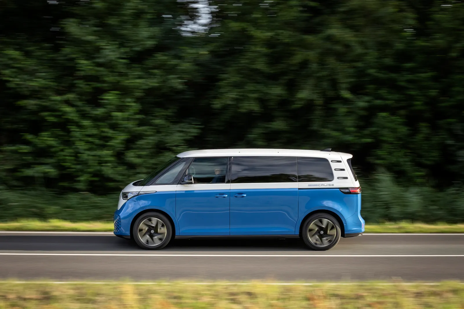 Volkswagen pokazał ID. California Cruise. Elektryczny kamper ruszy do klientów na początku 2027 roku