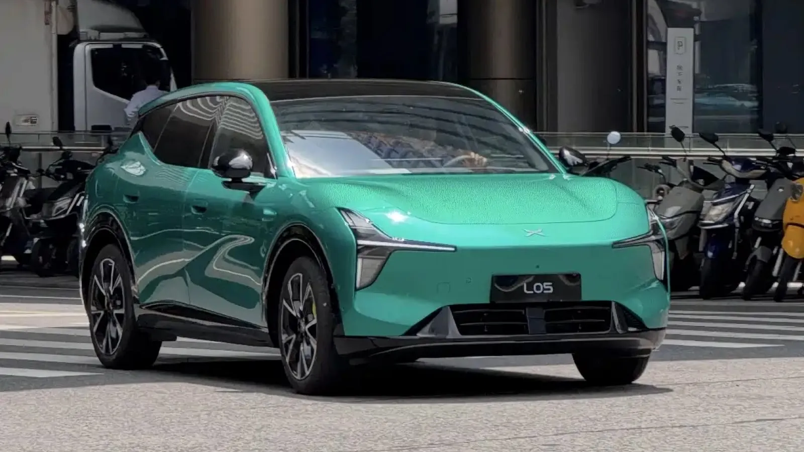 XPENG Mona L05: 4,87 m di lunghezza e autonomia fino a 660 km secondo il ciclo CLTC. Un subbrand economico che offre un grande SUV con tecnologia EREV