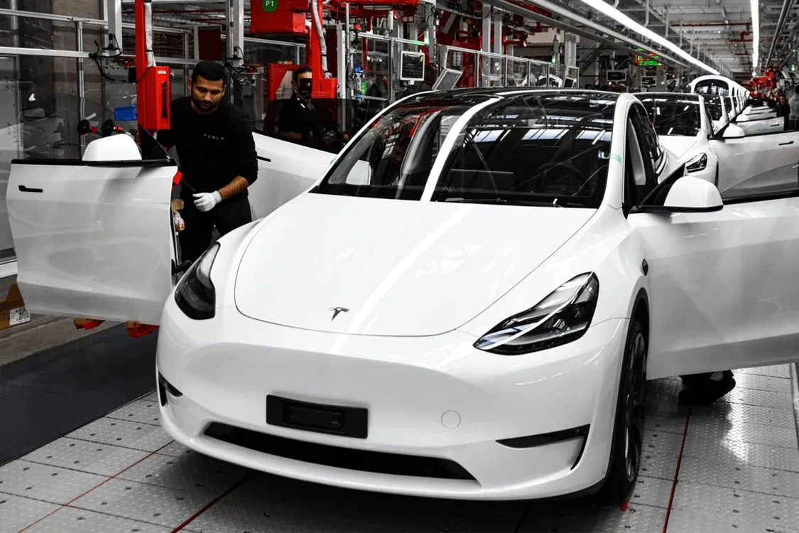 Faróis muito fortes: Tesla recolhe 20.000 carros elétricos