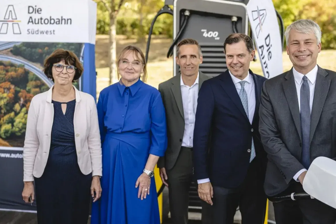 100 de 200 locais da Deutschlandnetz nas rodovias já foram concluídos