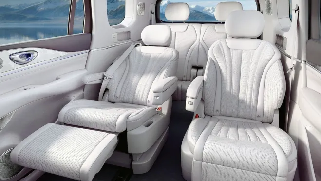 interno del BYD Sealion 08