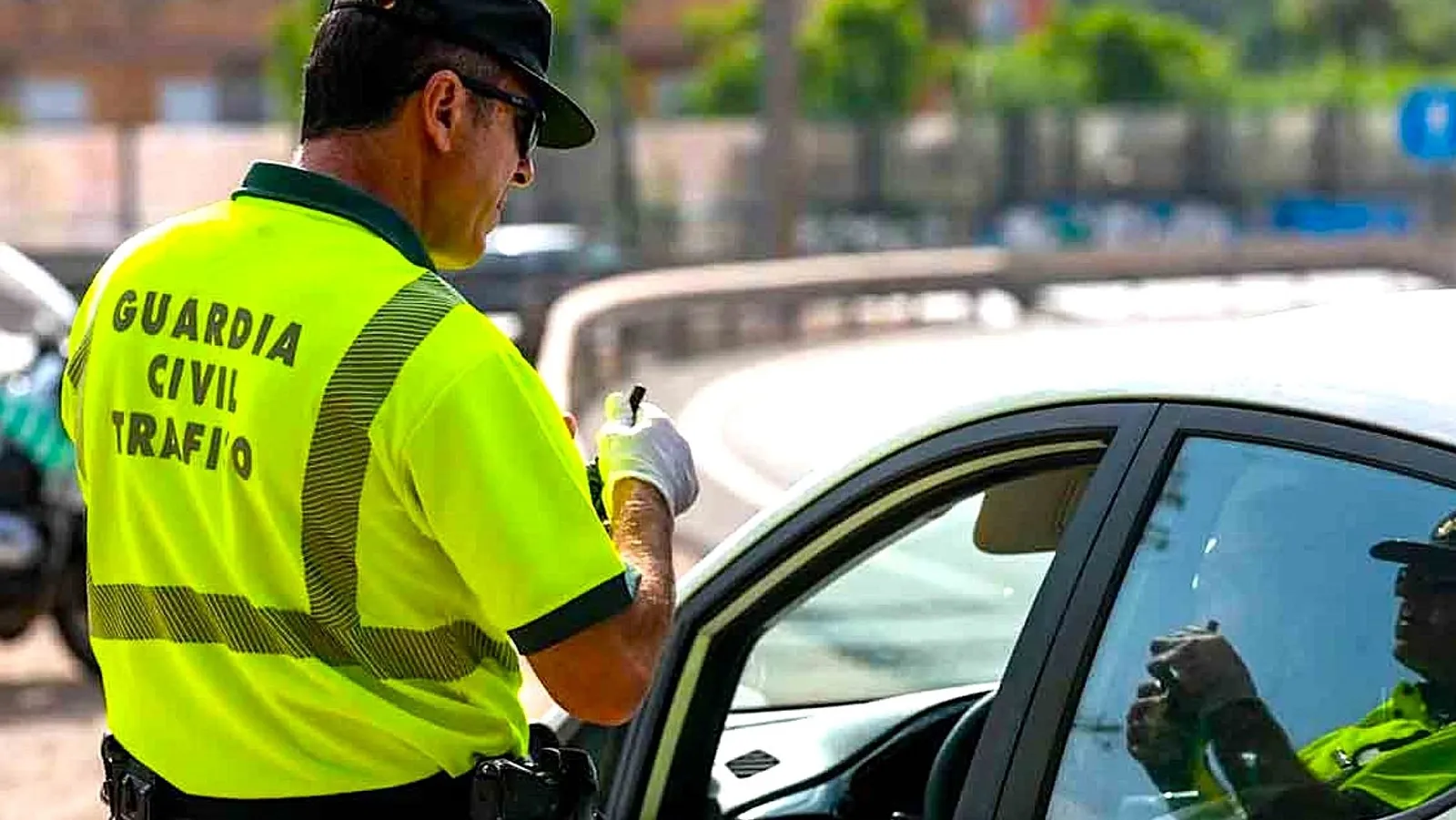 Multa de 200 €: a norma mais polêmica que a DGT manterá mesmo após as mudanças de 1º de outubro