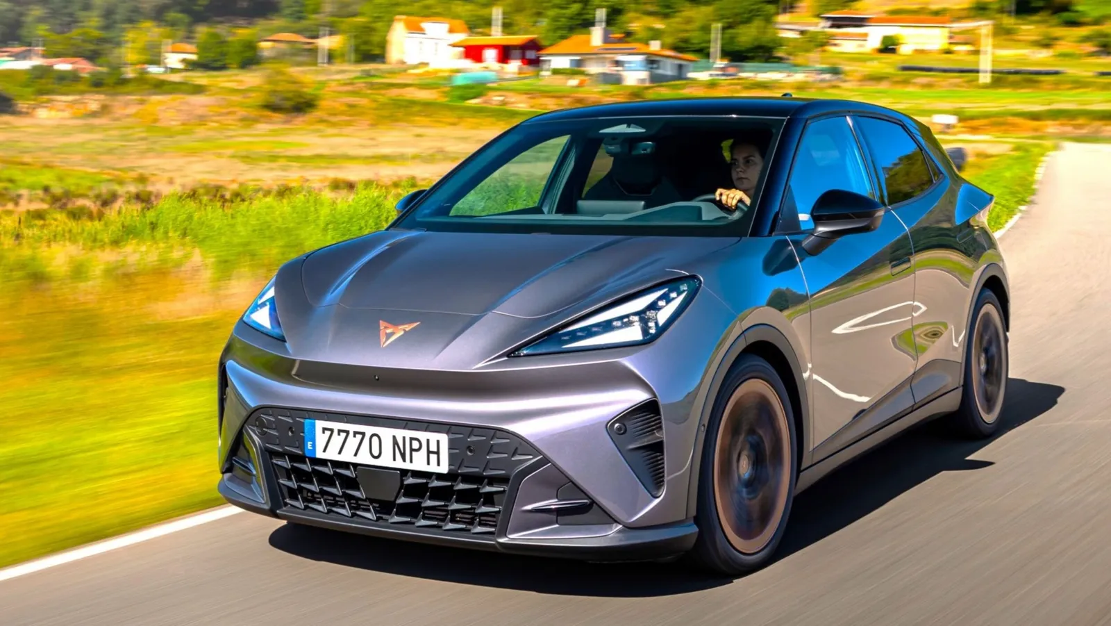 446 km de autonomia por menos de 25.500 € e fabricado na Espanha: testamos a versão final do carro elétrico que está revolucionando o mercado