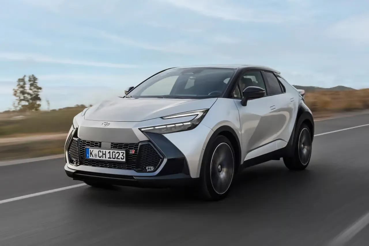 Toyota C-HR ibrida ricaricabile
