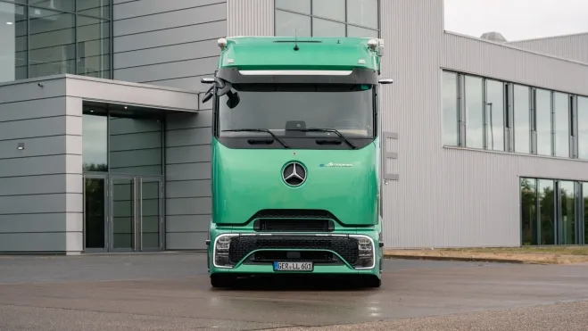 Mercedes eActros Lowliner