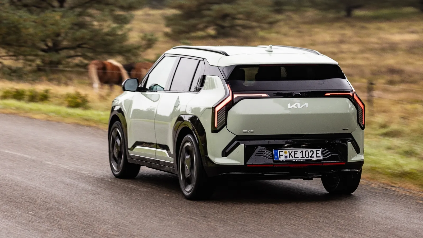 7 su 10 automobili: KIA vende così tante auto elettriche in questo paese europeo che le fabbriche non riescono a stare al passo