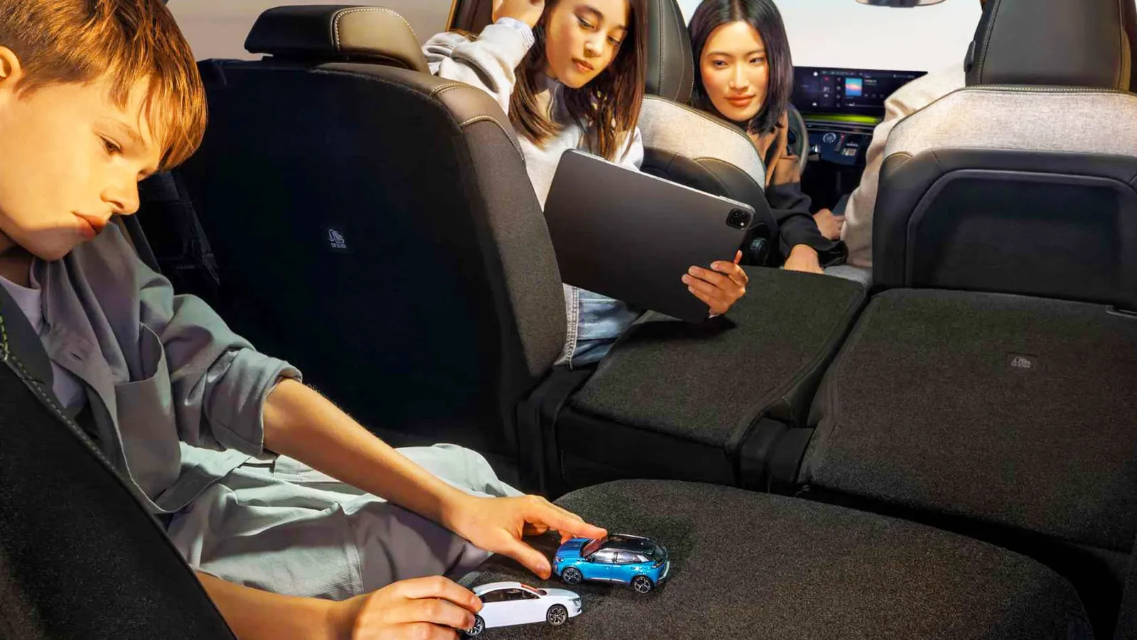 7 lugares e até 504 km de autonomia: assim é o SUV elétrico da Peugeot para famílias que precisam de espaço para viajar longe