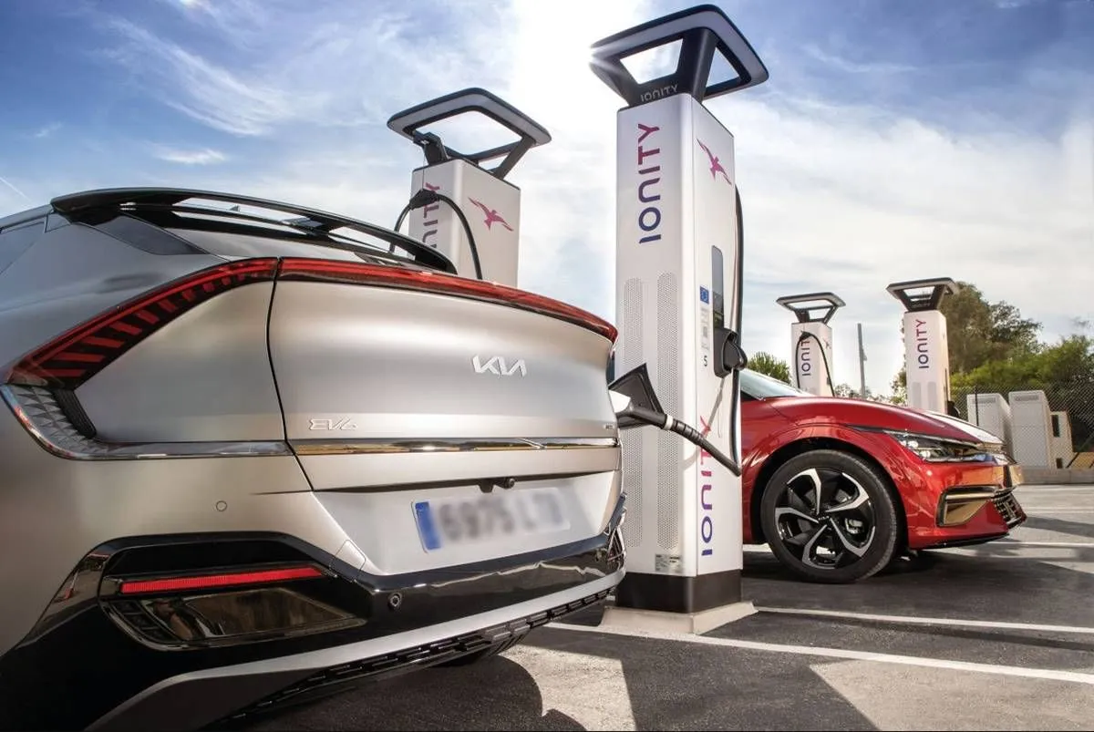 800 V gegenüber 400 V: So ändert sich die Schnellladung der Elektroautos von KIA