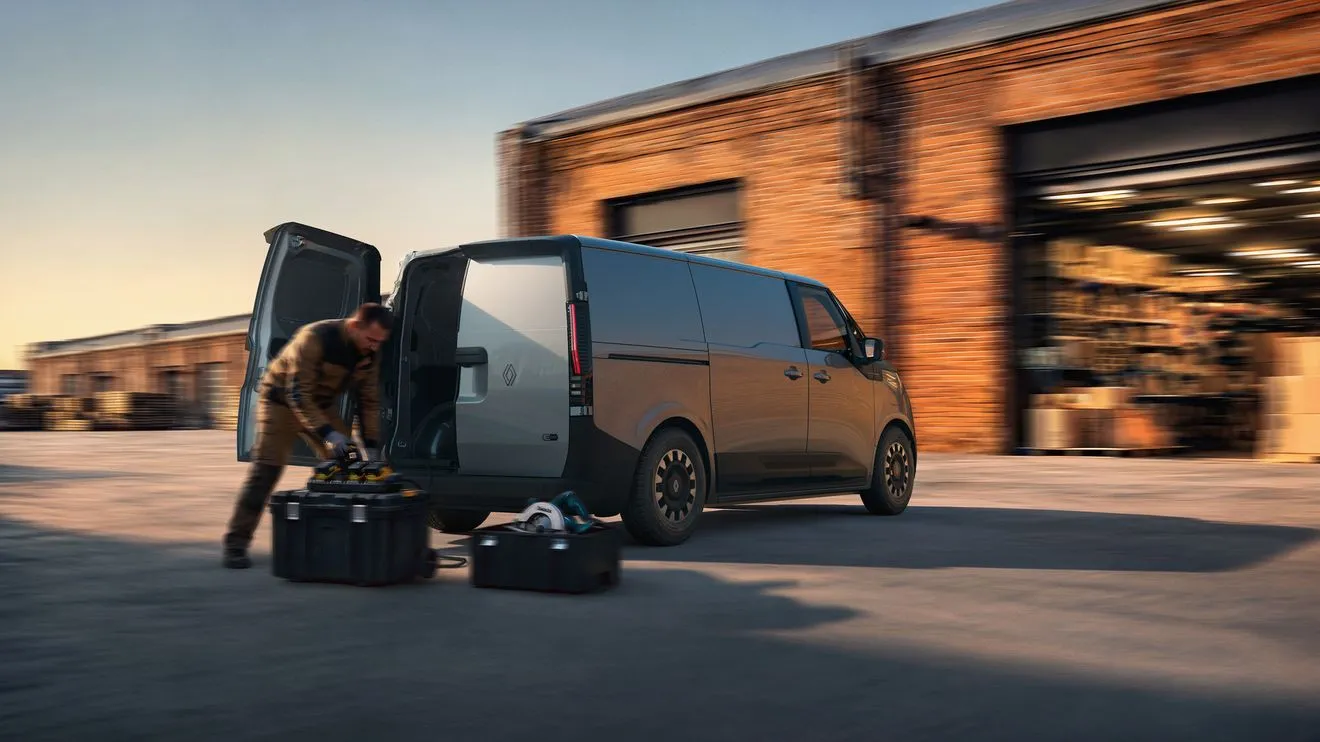 800 volt e quasi 700 km di autonomia: la Renault Trafic si rinnova con grande ambizione