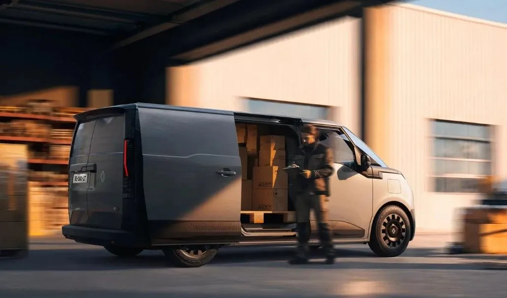 800 volt e quasi 700 km di autonomia: la Renault Trafic si rinnova con grande ambizione