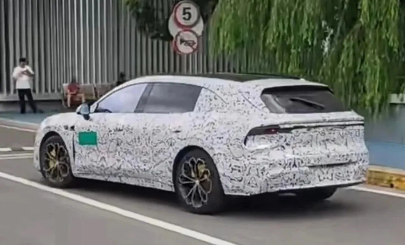 845 km de autonomia e desde 13.800 euros: o MG 07 prepara uma versão familiar que quer arrasar