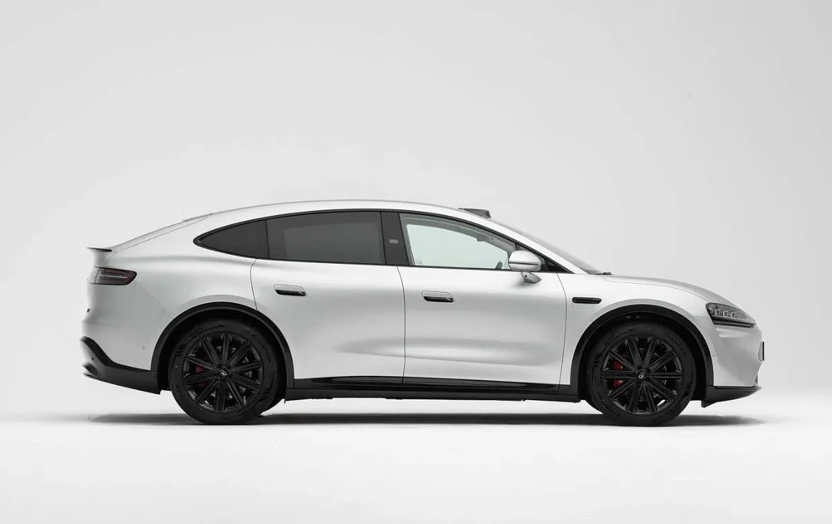 852 km de autonomia, carregamento em 15 minutos e quatro LiDAR a partir de 34.000 euros: assim é o novo SUV da Huawei e Chery