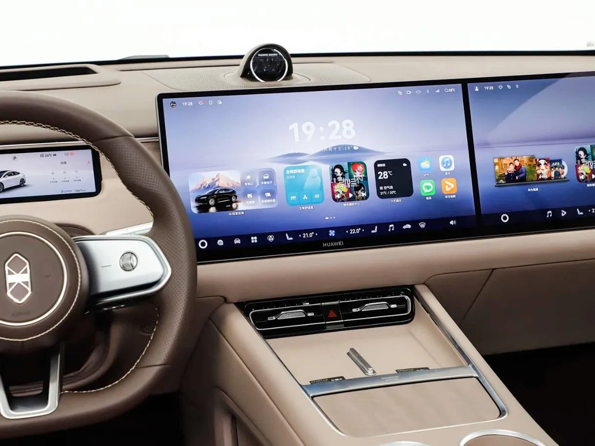 852 km de autonomia, carregamento em 15 minutos e quatro LiDAR a partir de 34.000 euros: assim é o novo SUV da Huawei e Chery