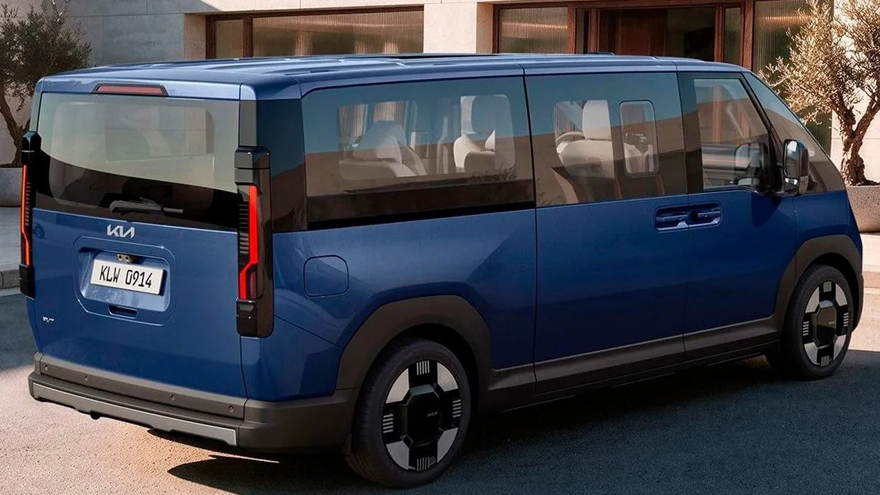 9 posti, 460 km e una tecnologia da 800 volt per la nuova KIA PV7