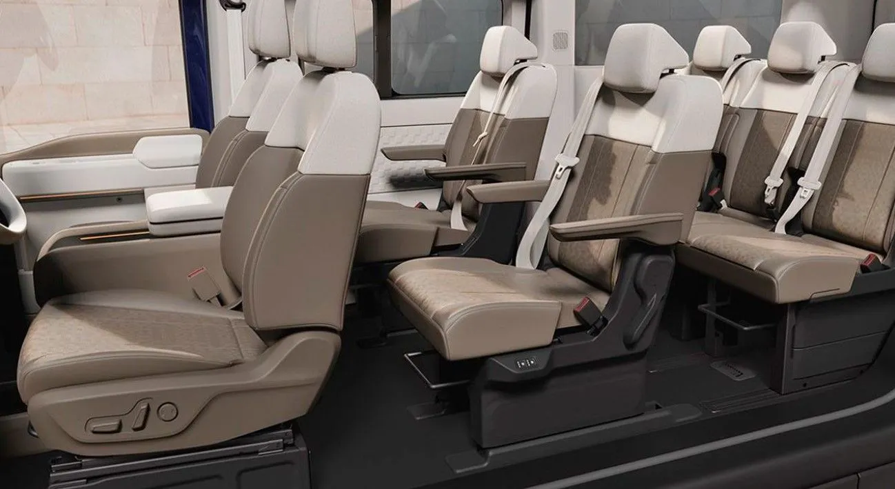9 posti, 460 km e una tecnologia a 800 volt per la nuova KIA PV7