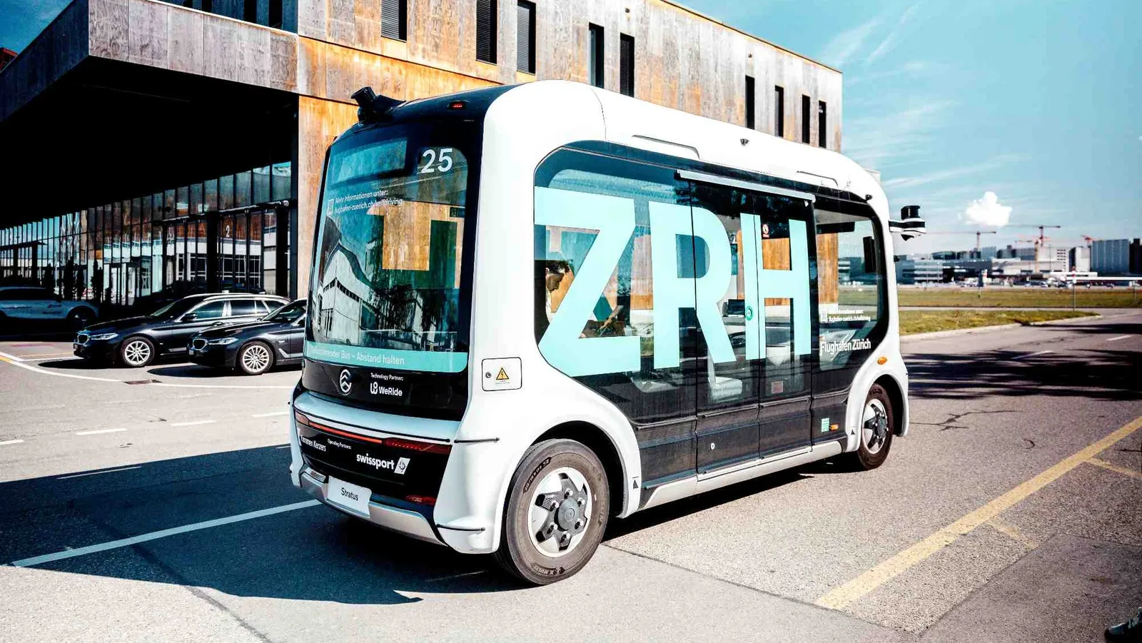 Abschied vom Fahrer: Der Flughafen Zürich stellt seine ersten 100% autonomen Busse vor