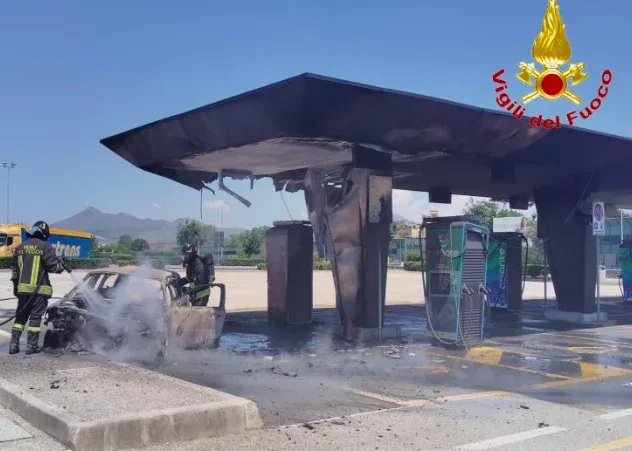 auto elettrica tamponare