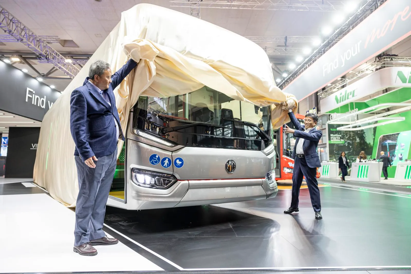 Después de los automóviles eléctricos, MG pasa a la velocidad superior con un autobús de baterías gigantescas