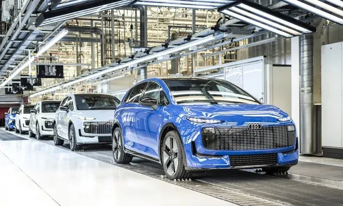 Audi A2 e-tron dostępne w Polsce. Znamy ceny wszystkich wersji - Audi A2 montaz 1