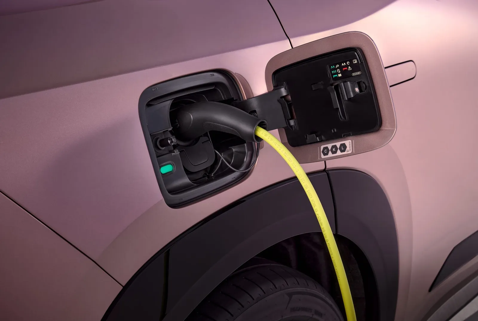 Auta elektryczne są w UE o 33% tańsze w jeździe od benzynowych. Nawet publiczne ładowanie nadal wygrywa