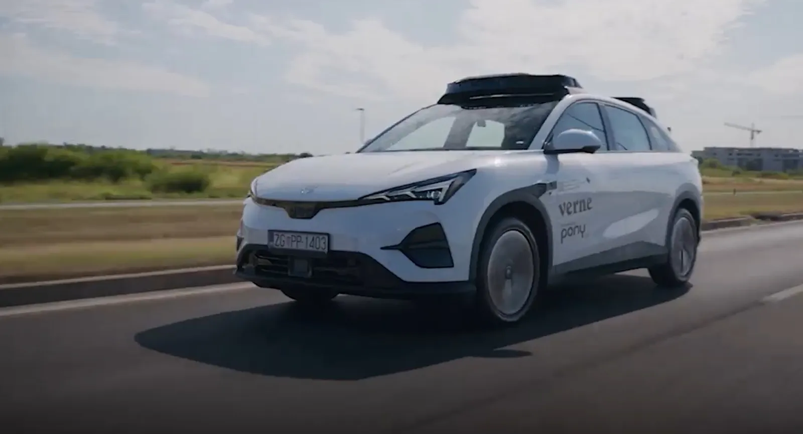 I taxi autonomi Verne entrano in funzione in Croazia. Doveva trattarsi di un veicolo proprietario, invece è cinese; doveva essere dotato di Mobileye, invece utilizza la tecnologia cinese Pony AI.