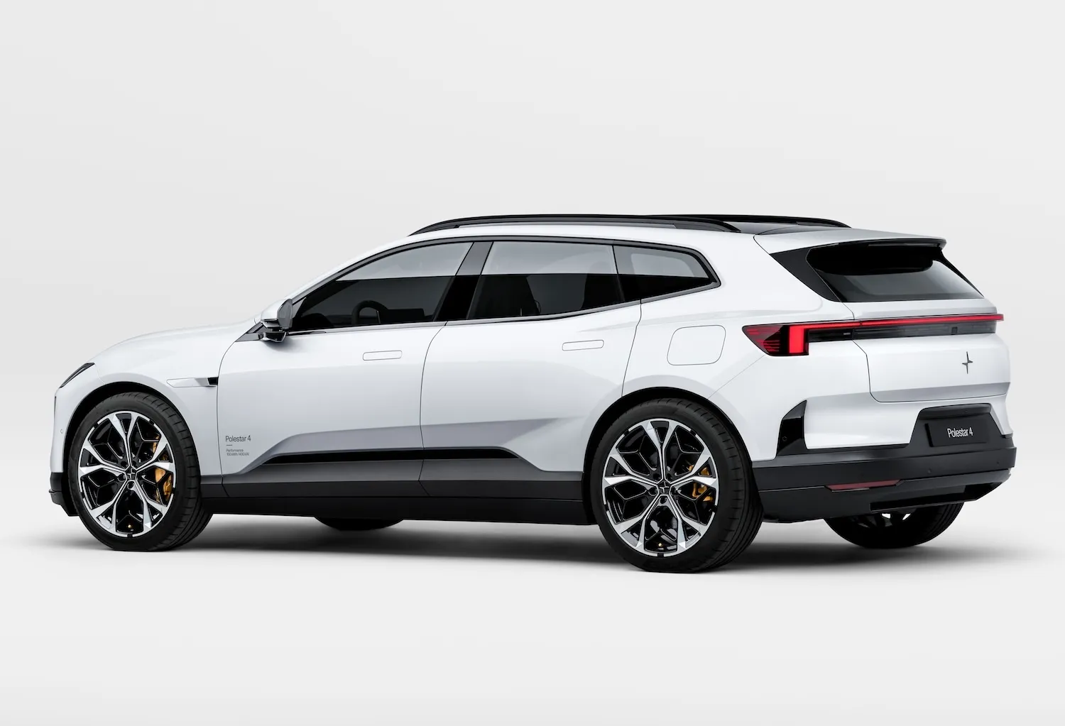 Con la variante SUV, la Polestar 4 diventa più pratica… e più classica