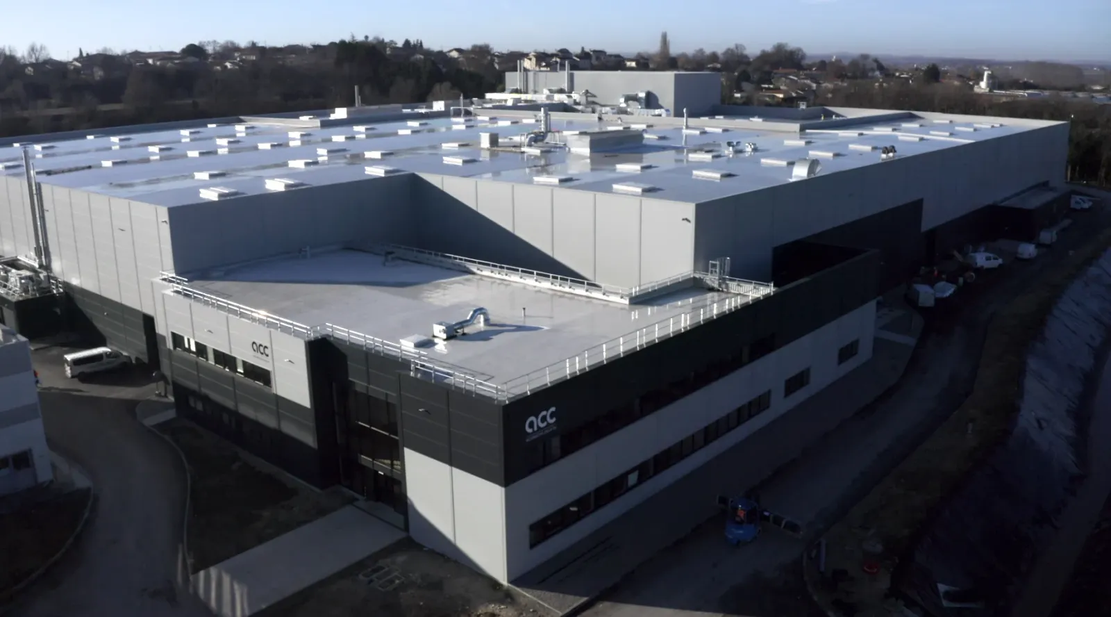 Batteries : ACC accélère dans le nord de la France, mais la production pour Mercedes prend du retard