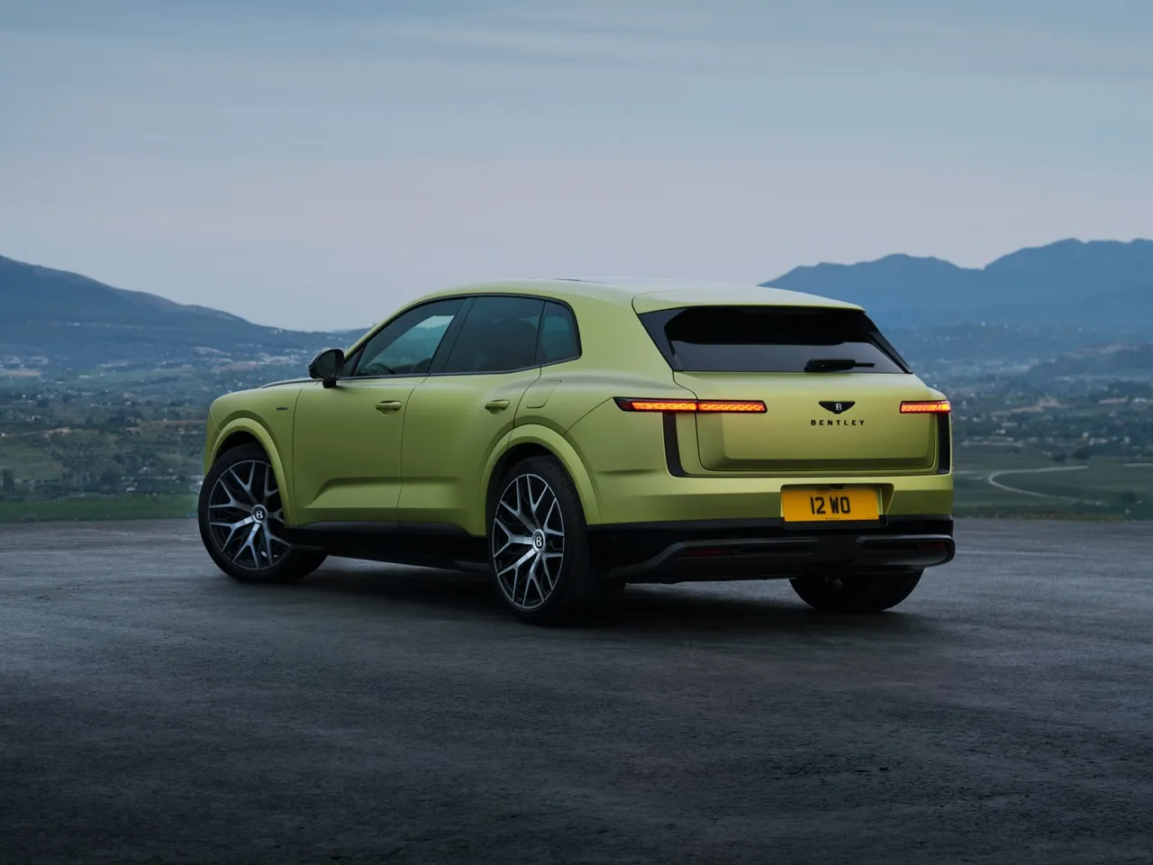 A Bentley finalmente revela seu primeiro carro elétrico, o SUV Torcal