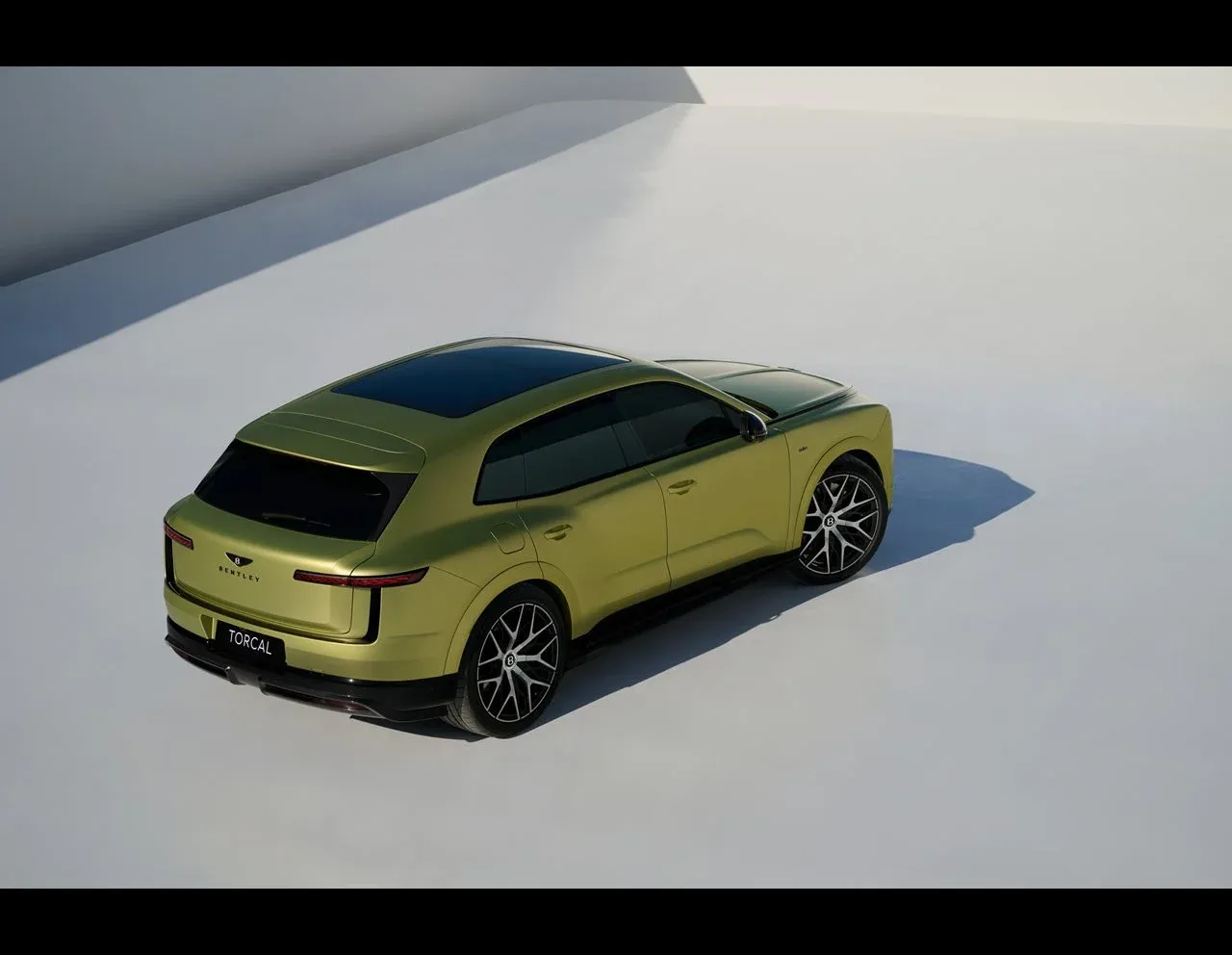 O Bentley Torcal é o primeiro modelo elétrico da marca. Possui 888 cavalos de potência e alcance de 600 km - Bentley Torcal 3