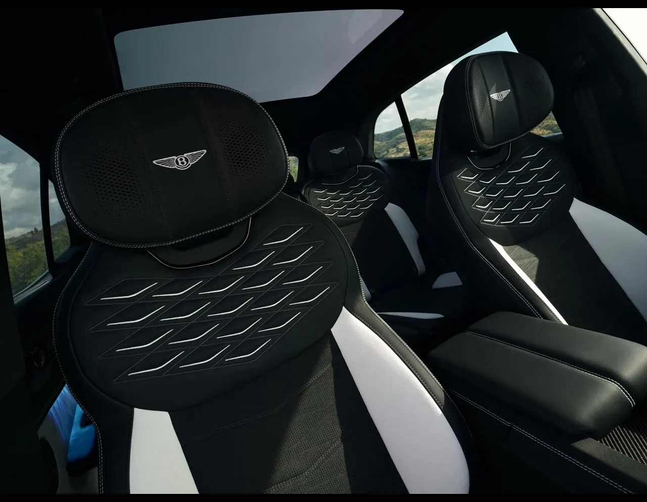 O Bentley Torcal é o primeiro modelo elétrico da marca. Tem 888 CV e alcance de 600 km - Bentley Torcal 5
