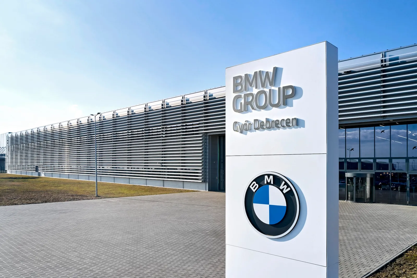 Bild 2: BMW-Werk Debrecen, Ungarn, Außenansicht