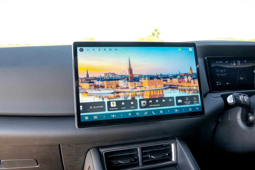 BYD Atto 2 DM-i infotainment screen