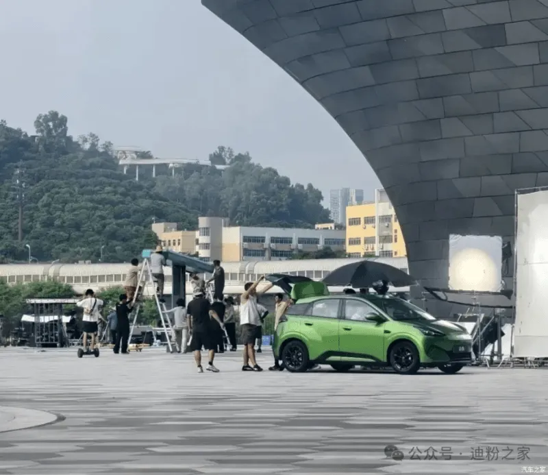 BYD Great Seagull став довшим – 4,21 м. Наявність LiDAR та можливість заряджання потужністю один мегават досі не підтверджені.