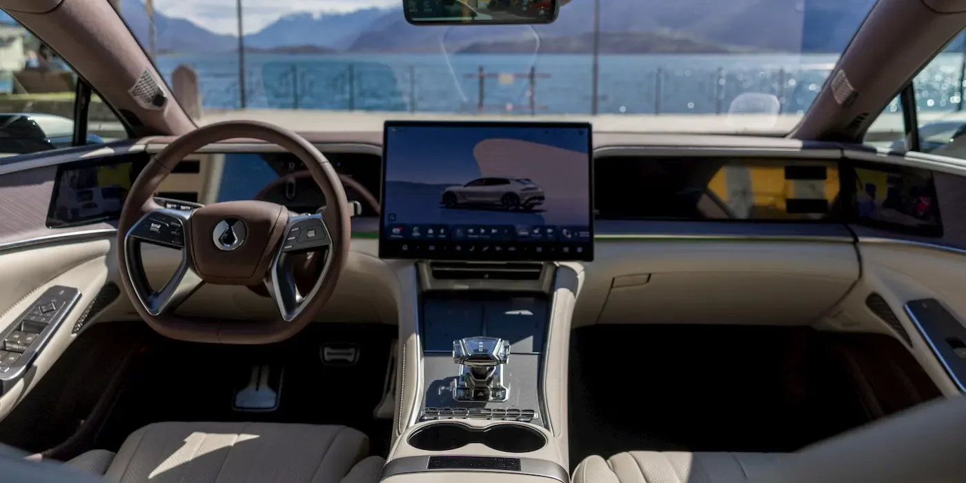BYD-Denza-Z9-GT-interior