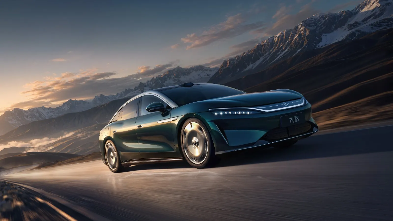 A BYD lançará o sedã Da Han em 13 de outubro, com autonomia de até 1.008 km em modo elétrico.