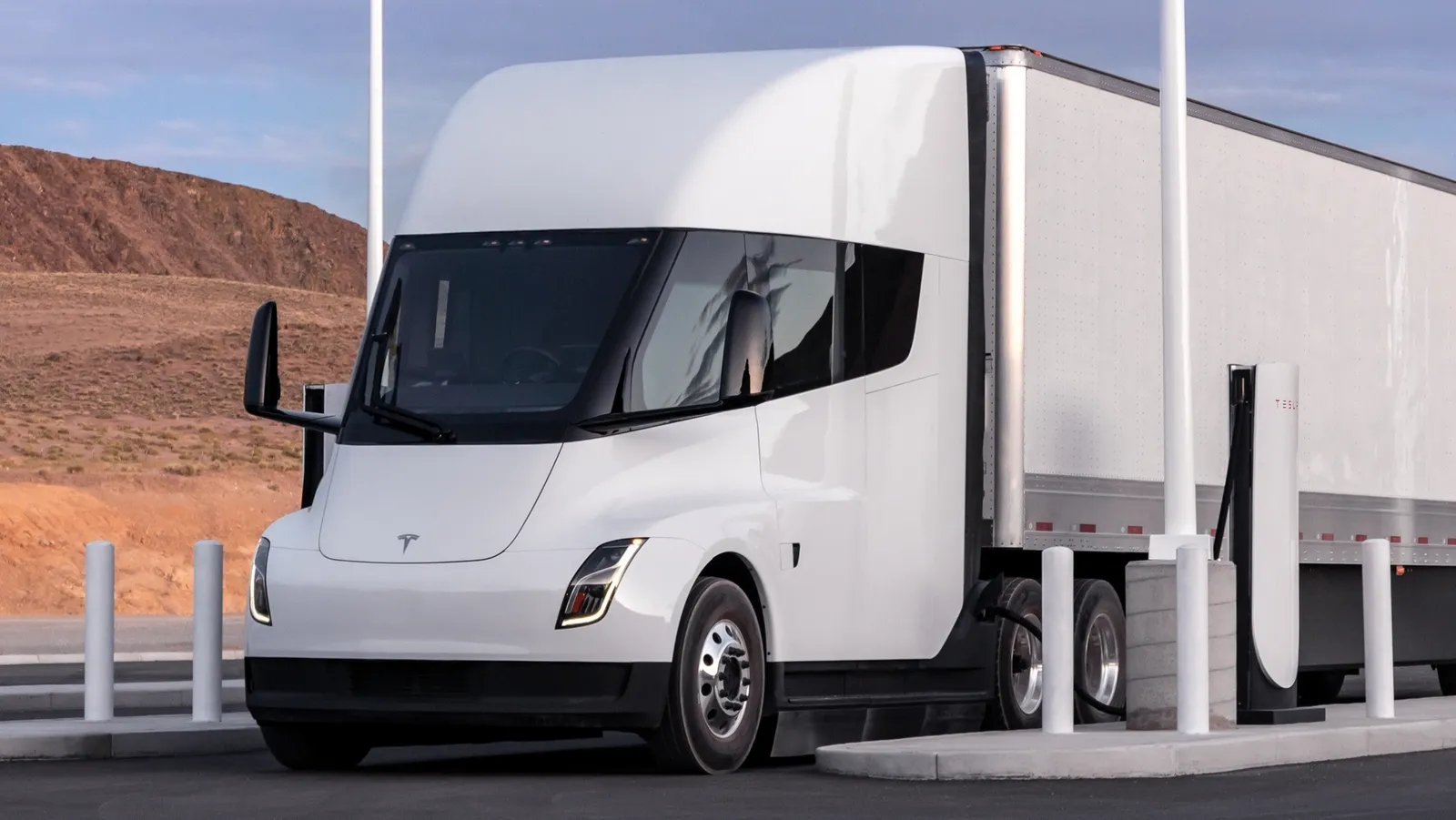 Carga de 60% em 30 minutos: assim será a rede de carregadores que a Tesla levará para a Europa para “abastecer” seu primeiro caminhão elétrico