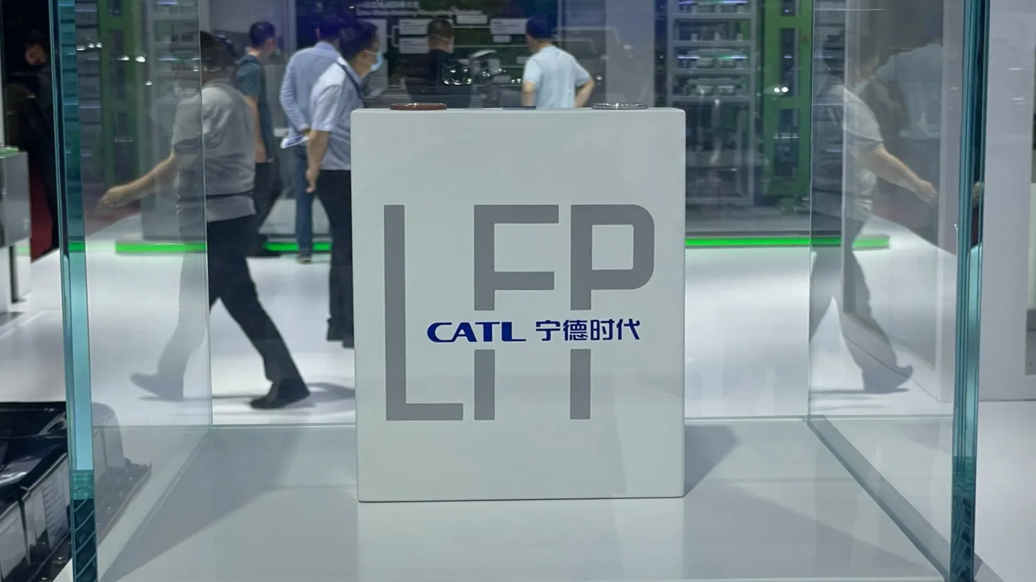 A CATL inicia a produção experimental de células na fábrica planejada na Hungria, com capacidade de 100 GWh.