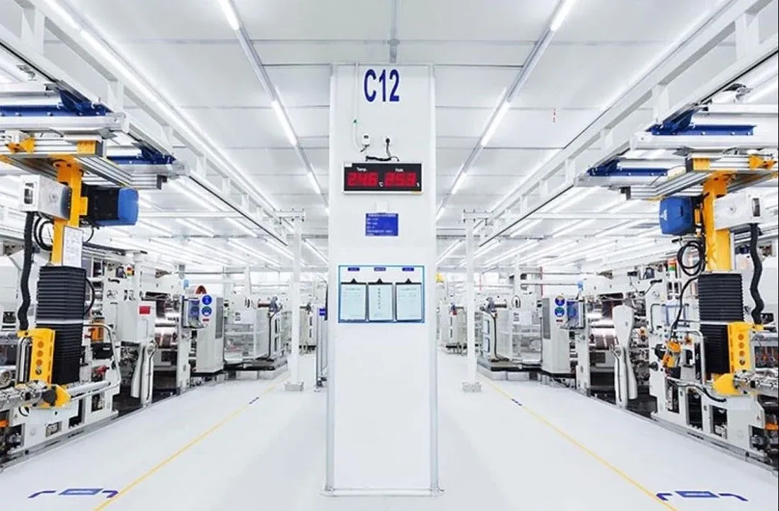 CATL começa a fabricar baterias na Europa: sua nova fábrica produzirá até 100 GWh por ano
