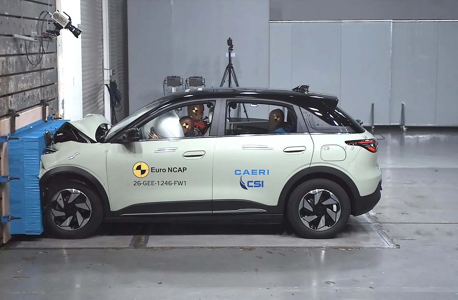 Le auto cinesi hanno ottenuto 5 stelle Euro NCAP. La Cupra Raval ne ha 4 senza il pacchetto di sicurezza.